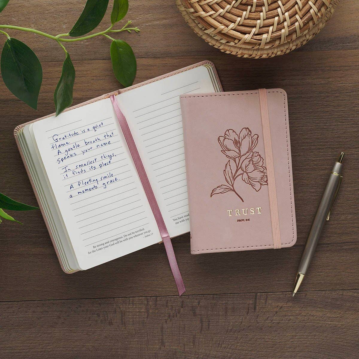 Small Notebook with Elastic Closure Faux HC Pink Trust